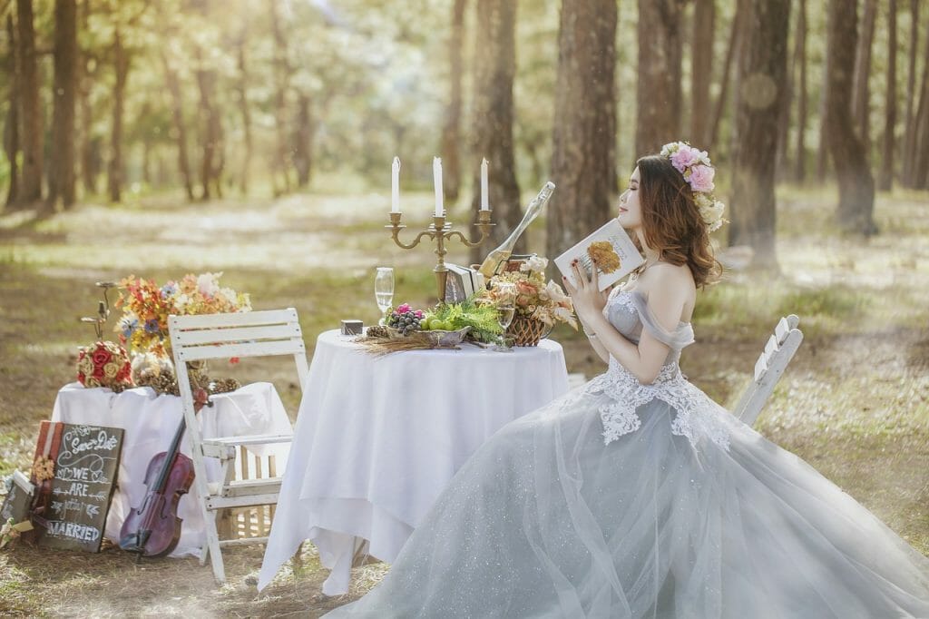 結婚式場でフラワーアレンジメントの仕事、装花のプロになるには？