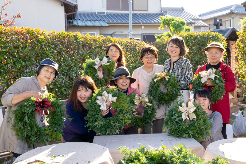 アトリエ花の夢「エバーグリーンのクリスマスリース」ガーデンレッスン報告